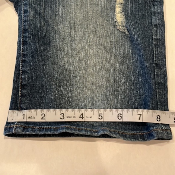Kut From The Kloth Catherine Boyfriend Denim Short Size. 2 - Picture 6 of 16